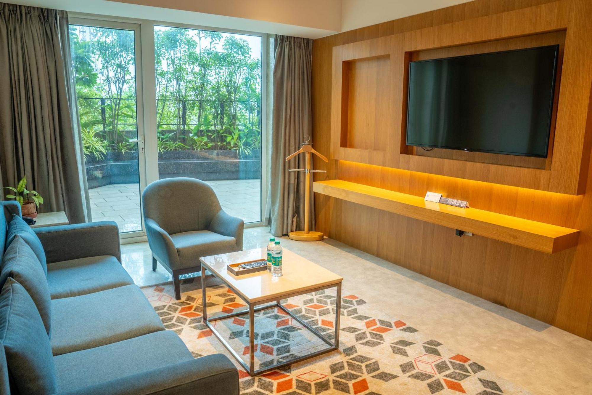 Courtyard By Marriott Nashik Hotel Exterior photo