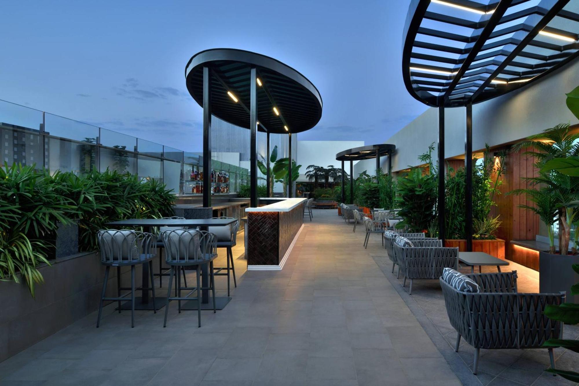 Courtyard By Marriott Nashik Hotel Exterior photo
